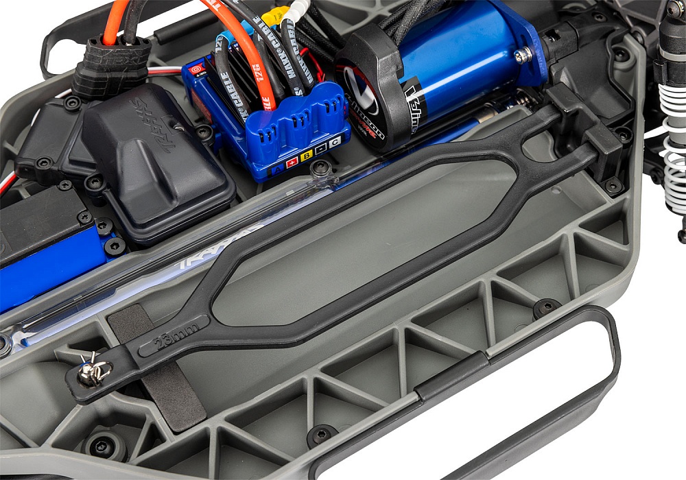 68386-4-slash-4x4-vxl-ehd-details-battery-hold-down