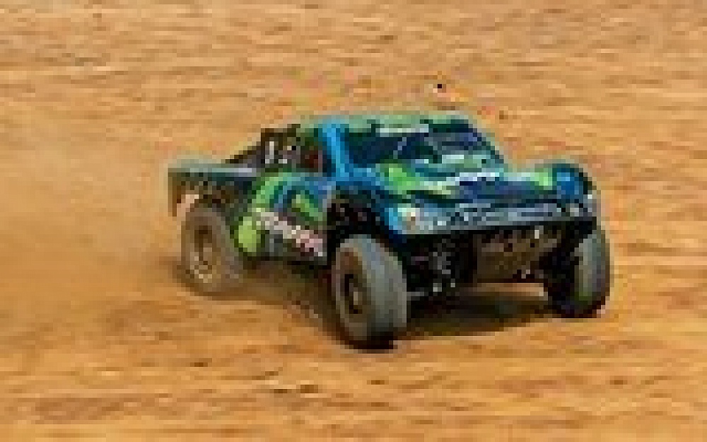68077-468077-4-slash-4x4-ultimate-green-action-right-dirt-dx1i0952