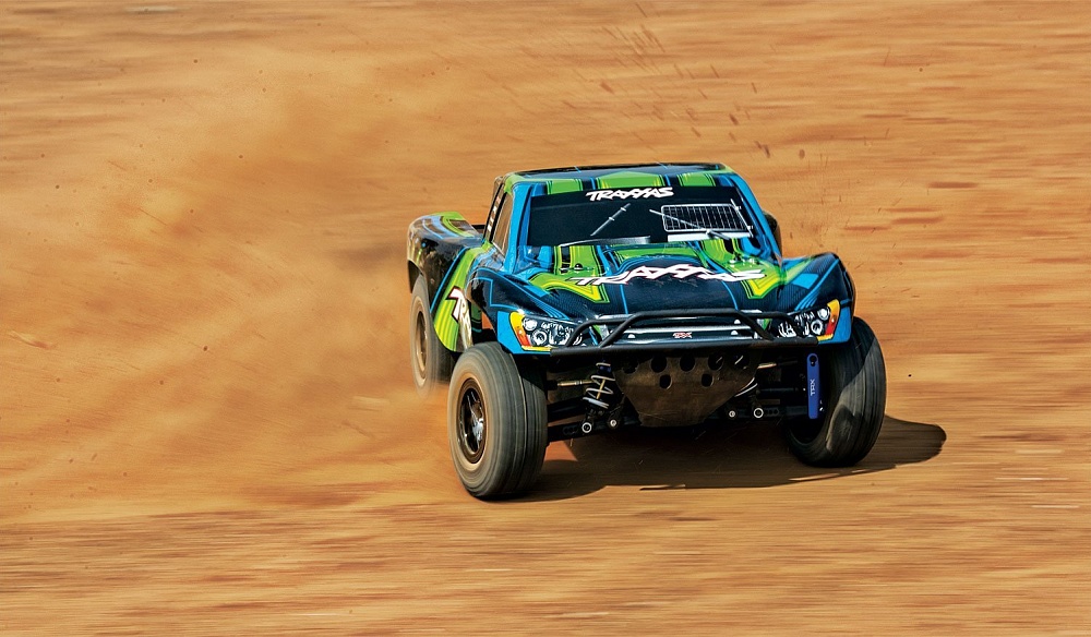 68077-468077-4-slash-4x4-ultimate-green-action-front-dirt-dx1i0966