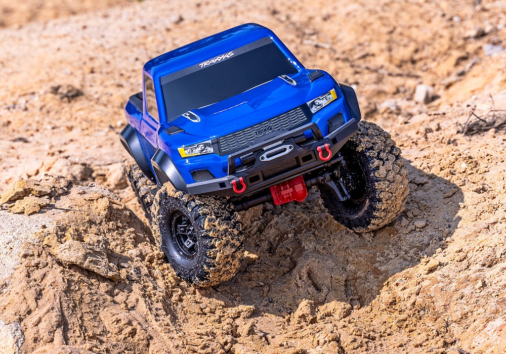 82224-4-TRX4-Sport-Clipless-Action-BLUE-Front-Dirt-4910