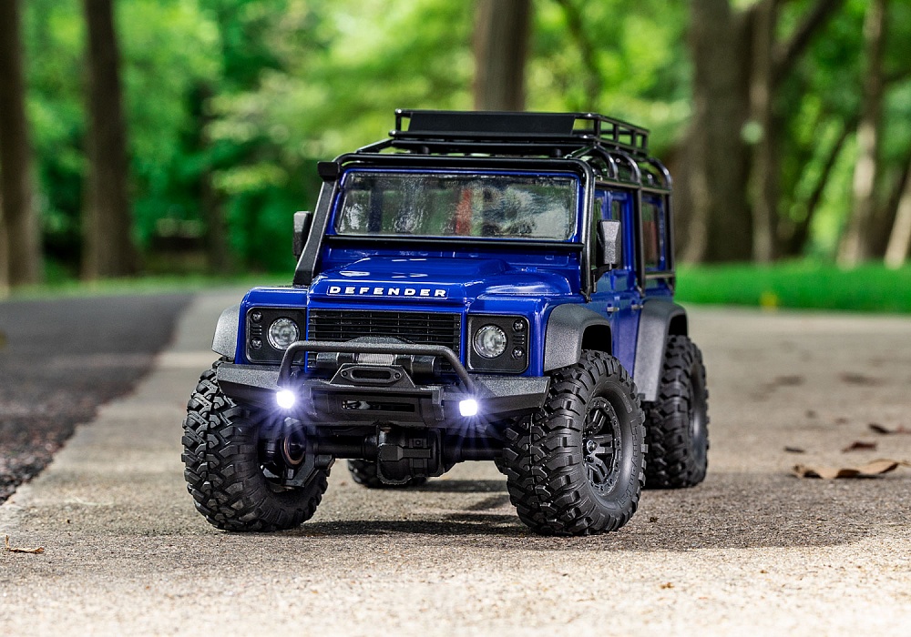 97054-1-defender-action-blue-sidewalk-0713
