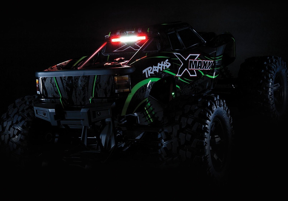 7885-X-Maxx-Rear-3qtr-all-lights