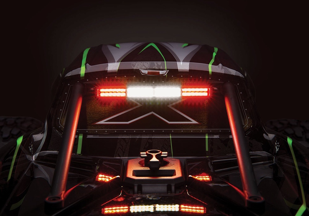 7885-X-Maxx-Rear-Red-and-white-lights-straight-on