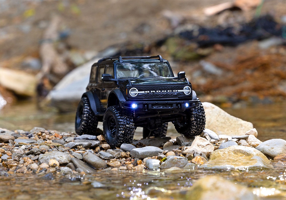 97074-1-trx4m-bronco-black-front-water-5452