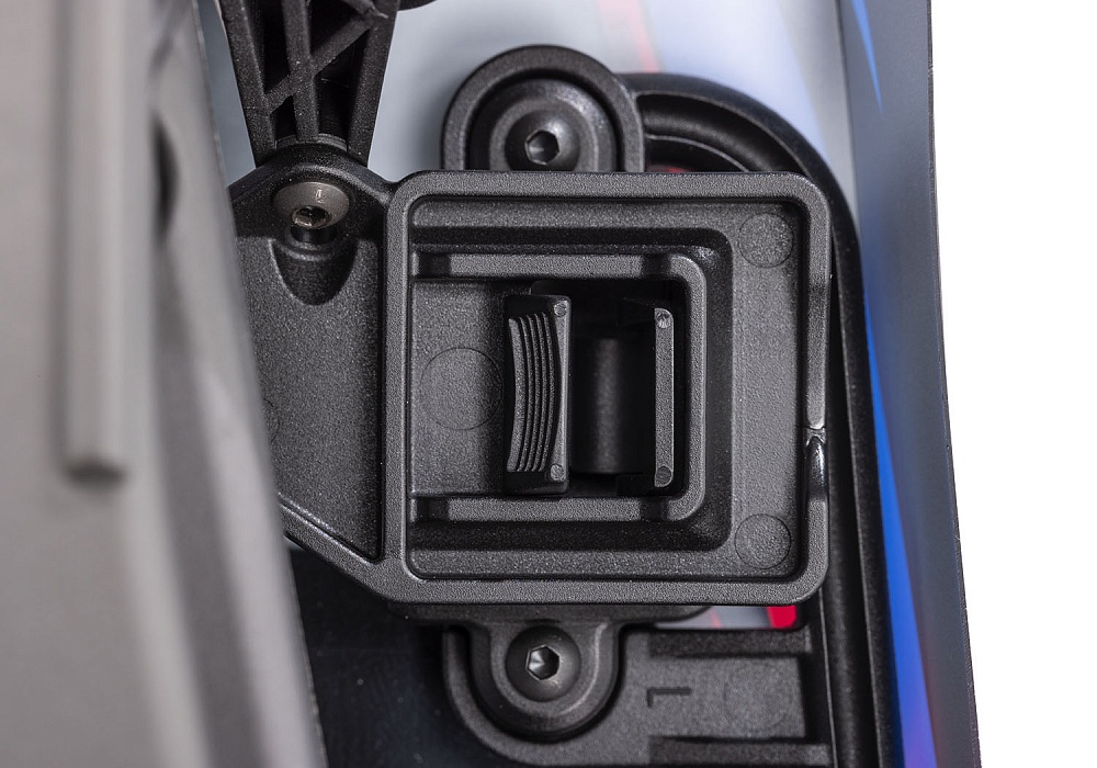 104354-slash-modified-details-clipless-system