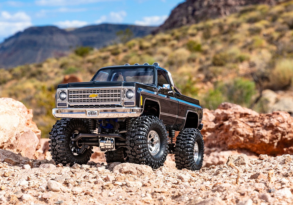 97064-1-trx-4m-k10-black-action-7684_1