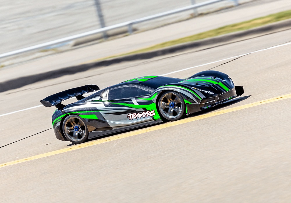 64077-3-XO-1-Action-Back-L-R-low-Road-GREEN-9233