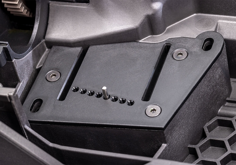 102076-4-maxx-slash-motor-chassis-plate-1372