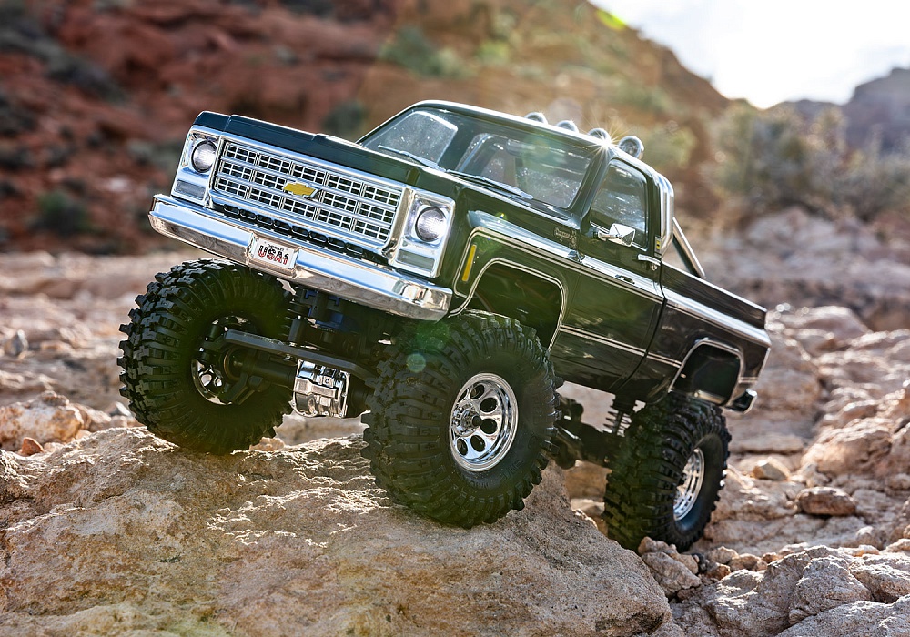 97064-1-trx-4m-k10-black-action-7733_1